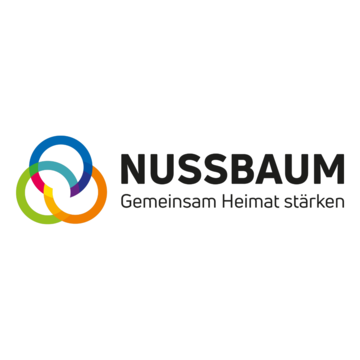 Logo von Nussbaum Medien, rechts davon der Schriftzug "Nussbaum". Darunter steht der Claim "Gemeinsam Heimat stärken".